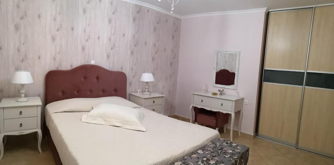 Pirofani Villa Apartments Apolpaina Exteriör bild
