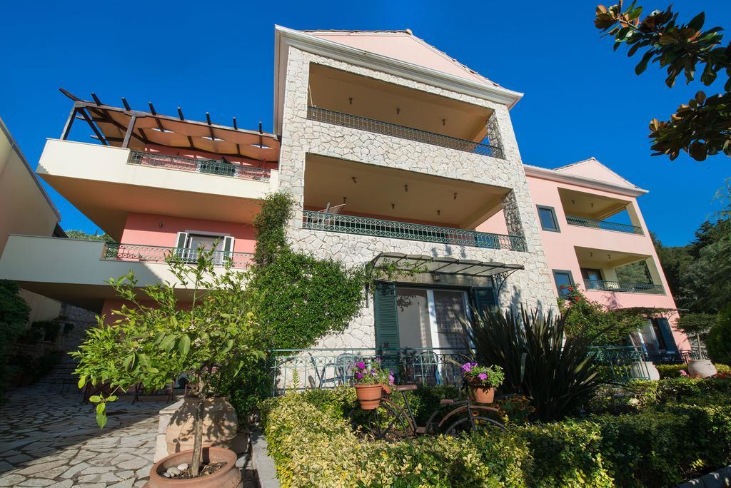 Pirofani Villa Apartments Apolpaina Exteriör bild